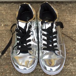 Qupid Silver Sneakers